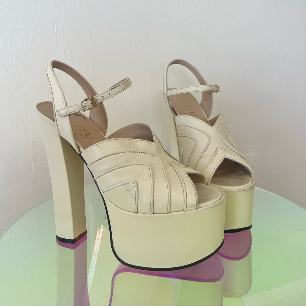 RARE 💎 GUCCI SHOES OPEN TOE
PLATFORM WHITE
LEATHER KEYLA SANDAL HEELS